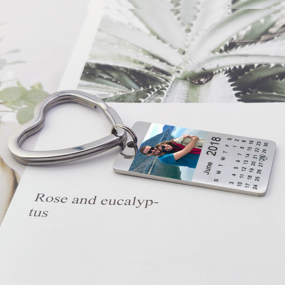Chaveiro Personalizado com Foto de Aniversário e Design de Calendário