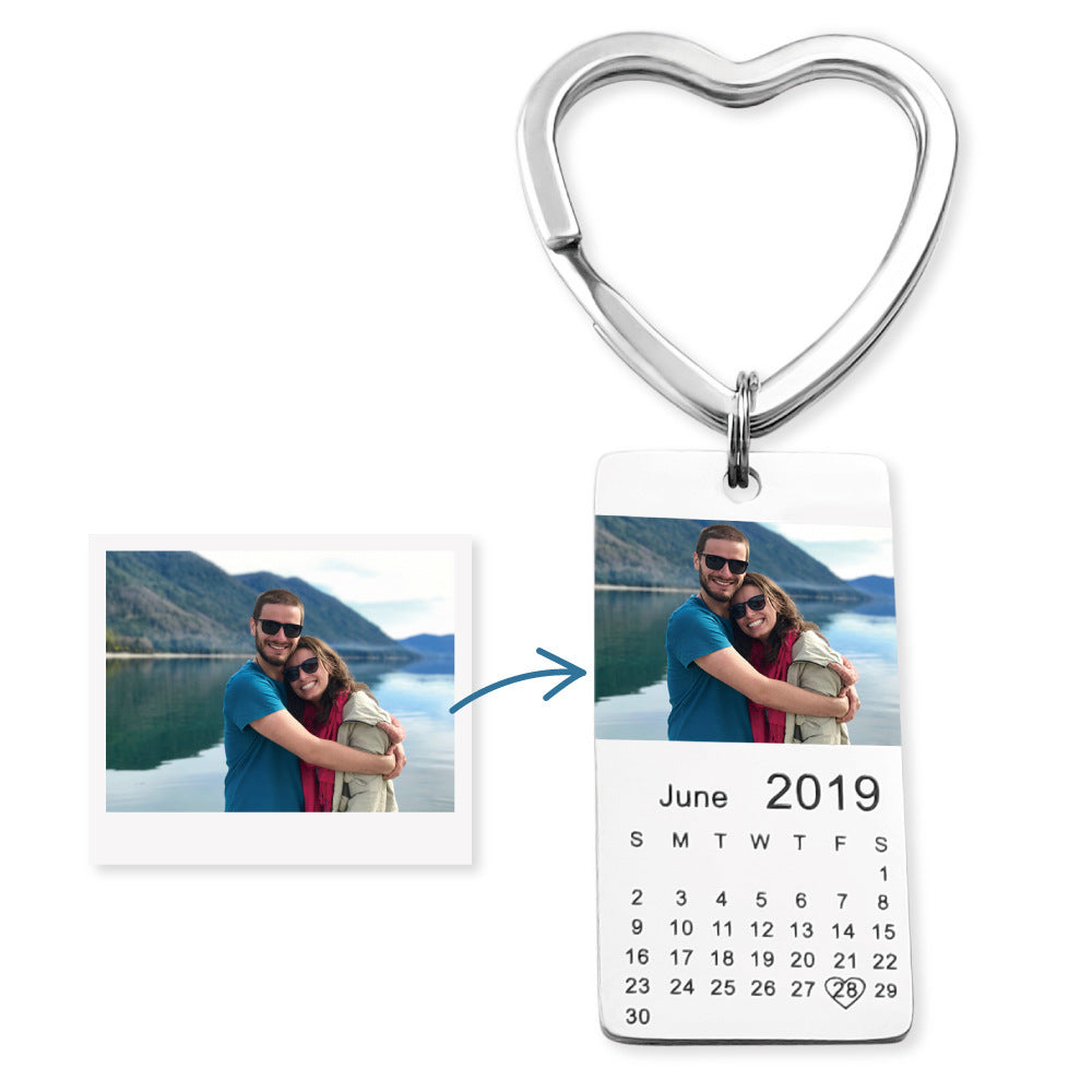 Chaveiro Personalizado com Foto de Aniversário e Design de Calendário